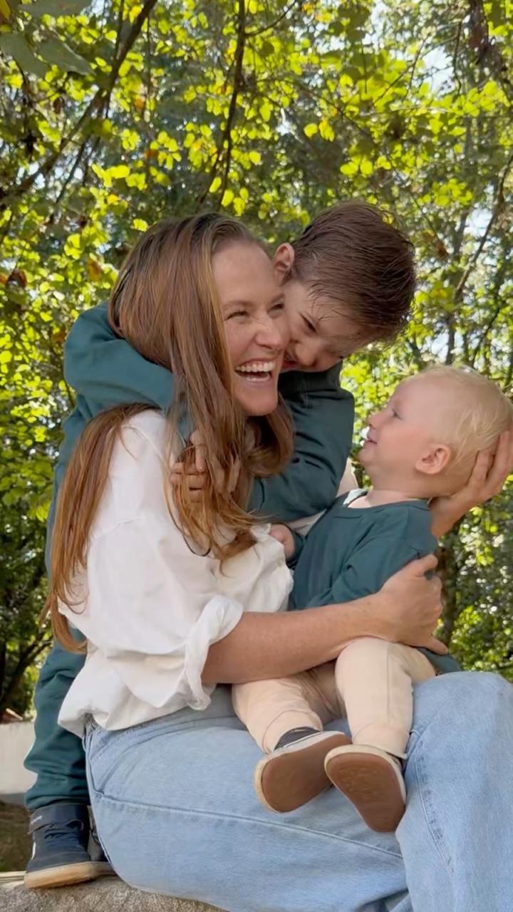 Nadia Petra com os filhos
